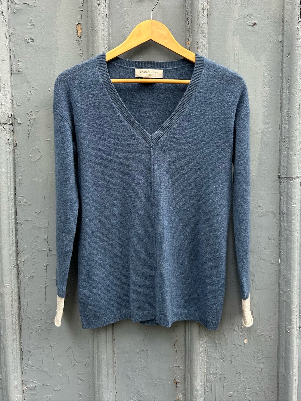 Gharani Strok London blue & grey Cashmere V neck sweater, size xs
